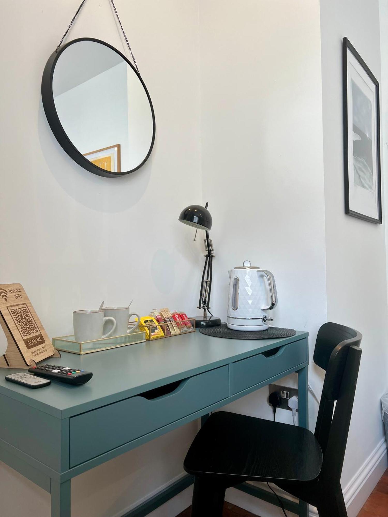 Private Double Room With Ensuite, No Breakfast, Truro City Centre Екстер'єр фото